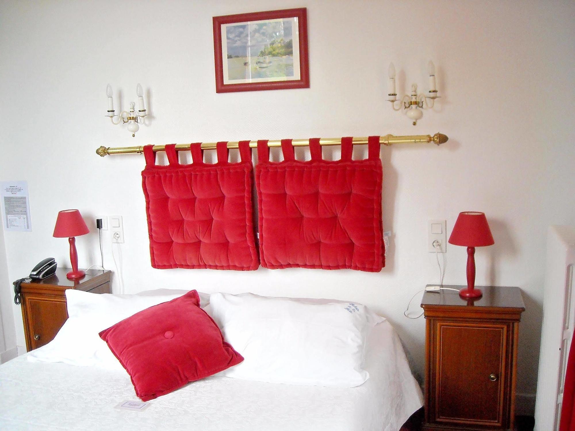 Logis Hotel Le Relais De La Poste Restaurant Le Fil Du Temps Thury-Harcourt-le-Hom Exterior photo