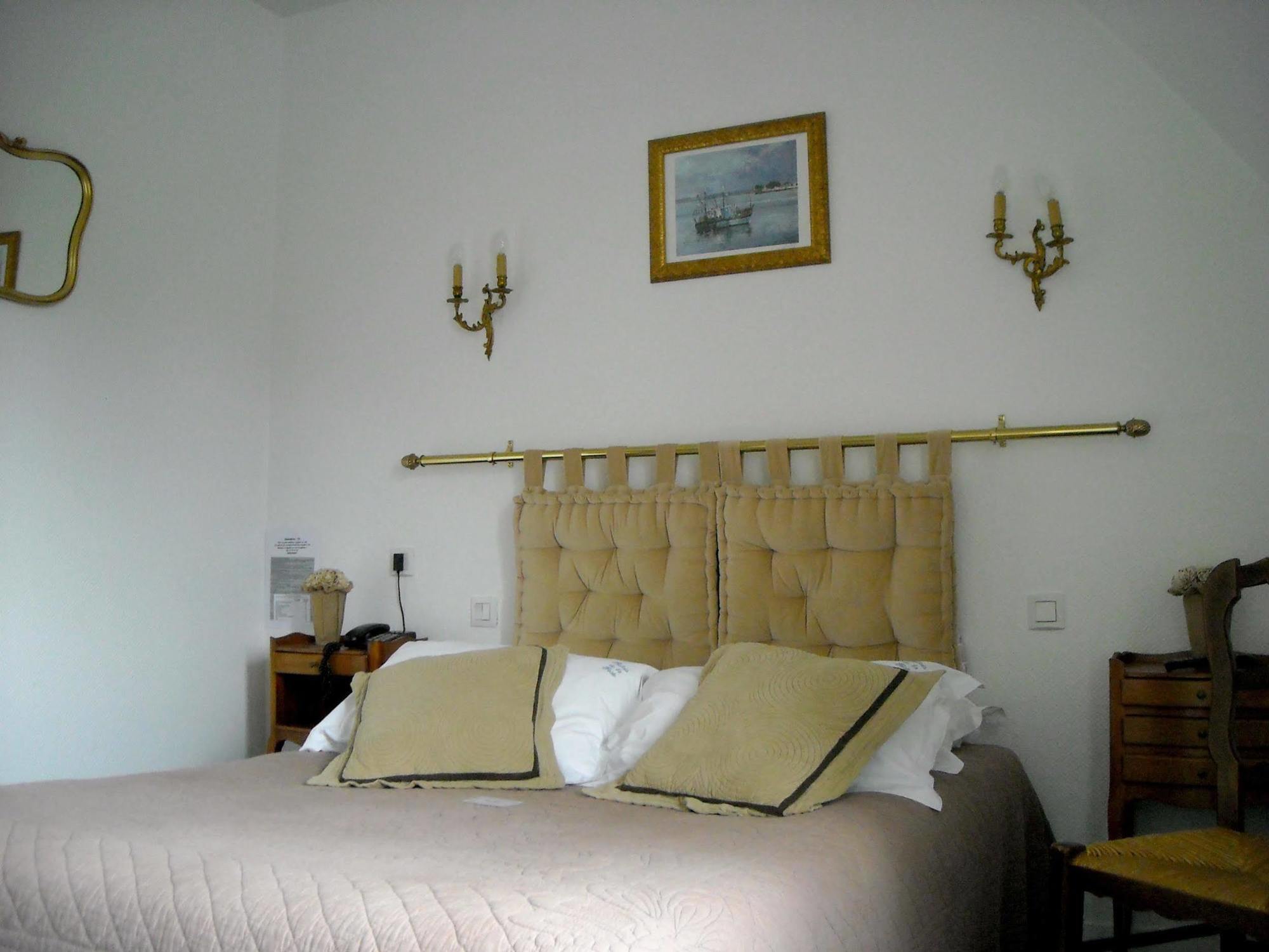 Logis Hotel Le Relais De La Poste Restaurant Le Fil Du Temps Thury-Harcourt-le-Hom Exterior photo
