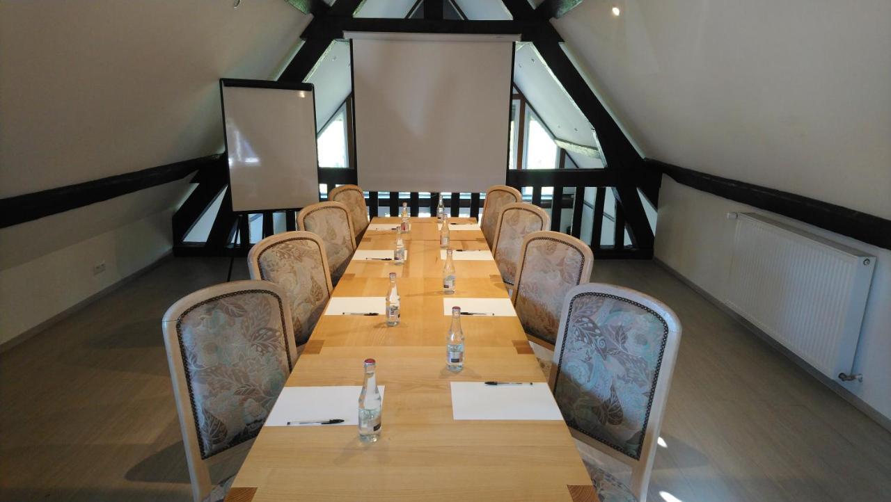 Logis Hotel Le Relais De La Poste Restaurant Le Fil Du Temps Thury-Harcourt-le-Hom Exterior photo